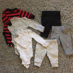 Lot of 6 Carter’s bodysuits / pants boys newborn